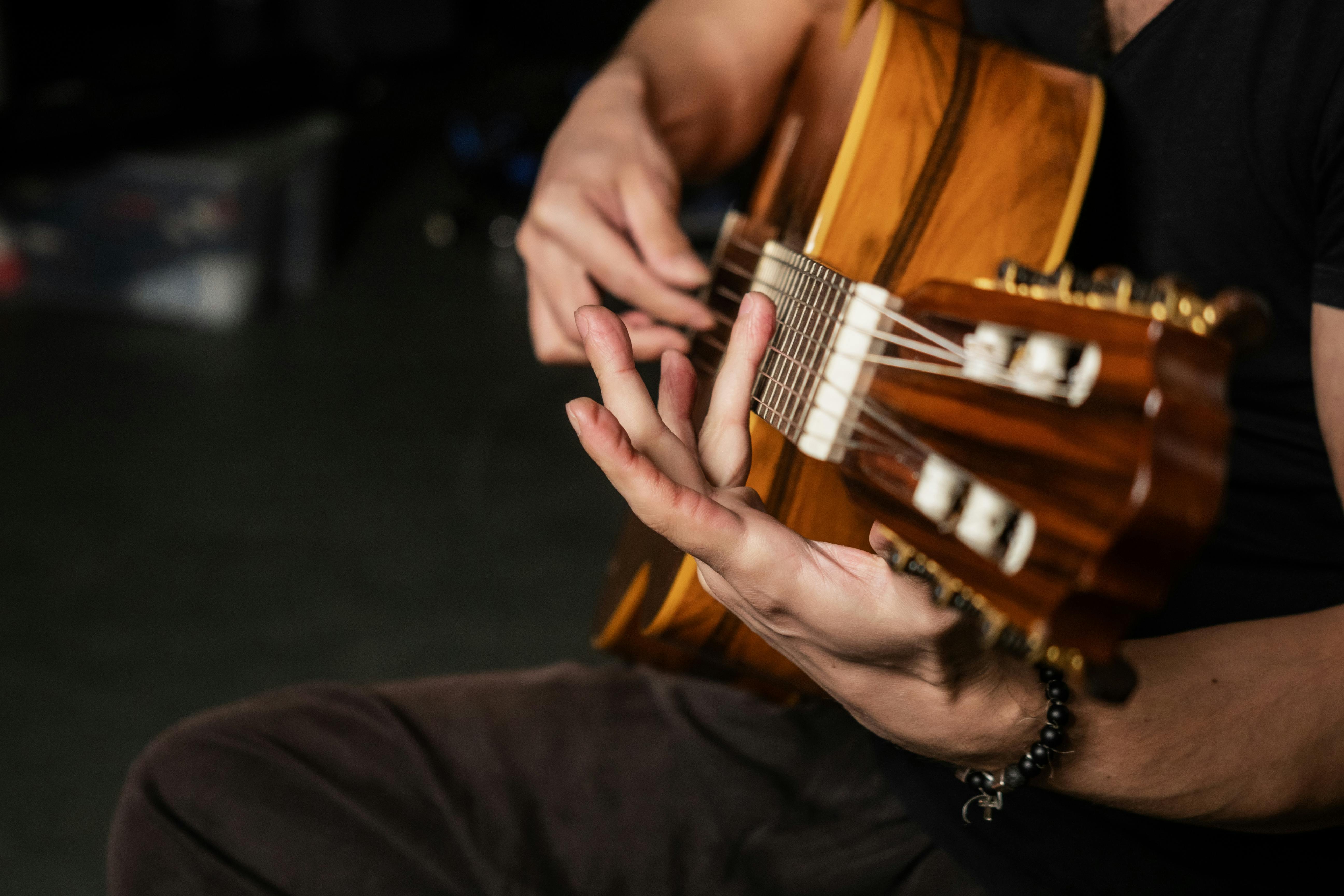 The Role⁣ of Hybrid Picking in Versatile Guitar Play