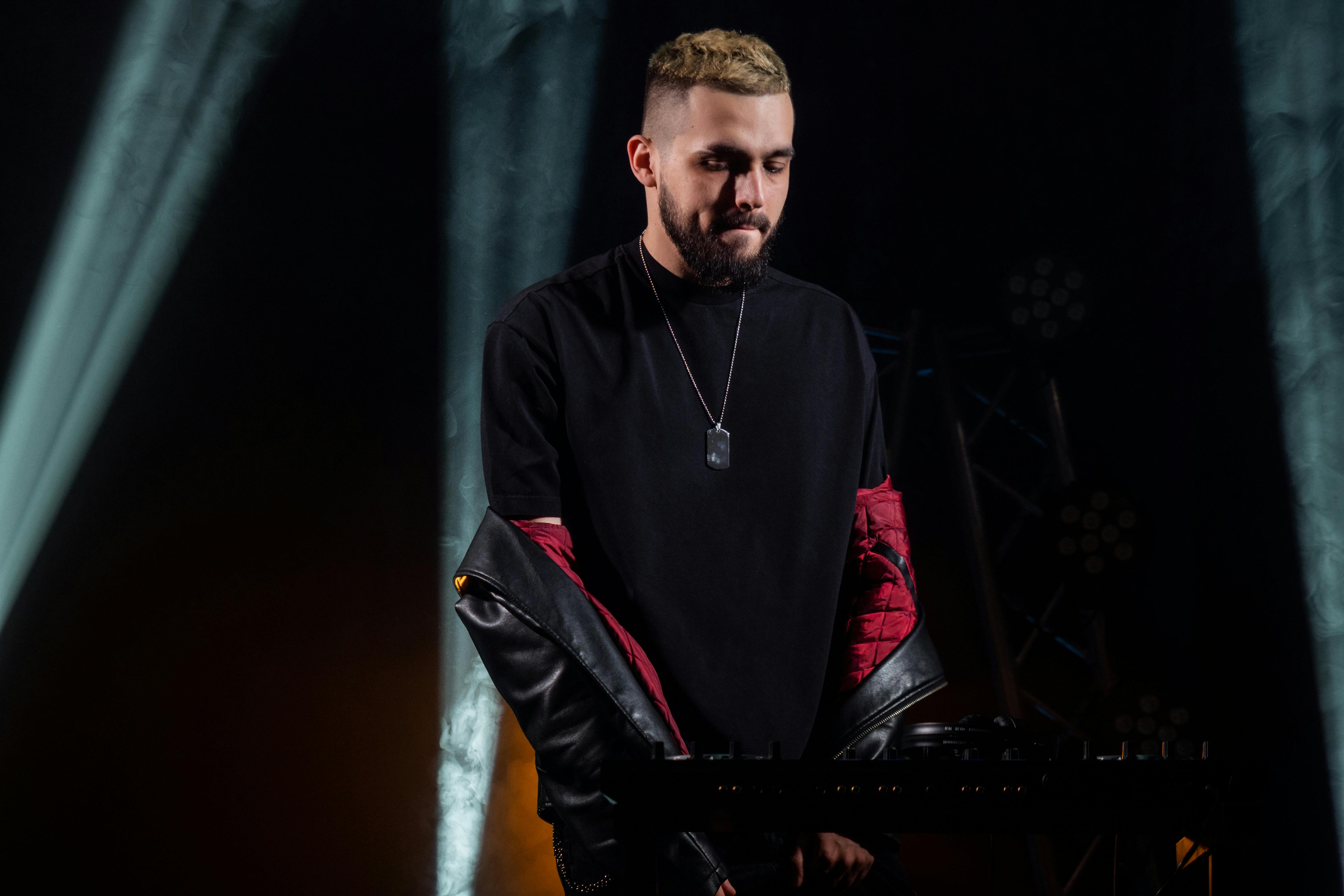 Nick DiGiovanni Drops Massive Kitchen Hacks Video - US Fans Are Obsessed — Photo by Alena Darmel on Pexels