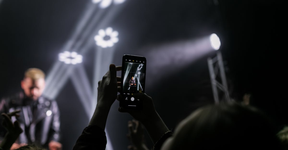 手機裝外接鏡頭後產生暗角與模糊