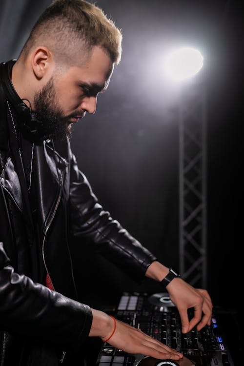 Free A Male DJ in Black Leather Jacket Stock Photo