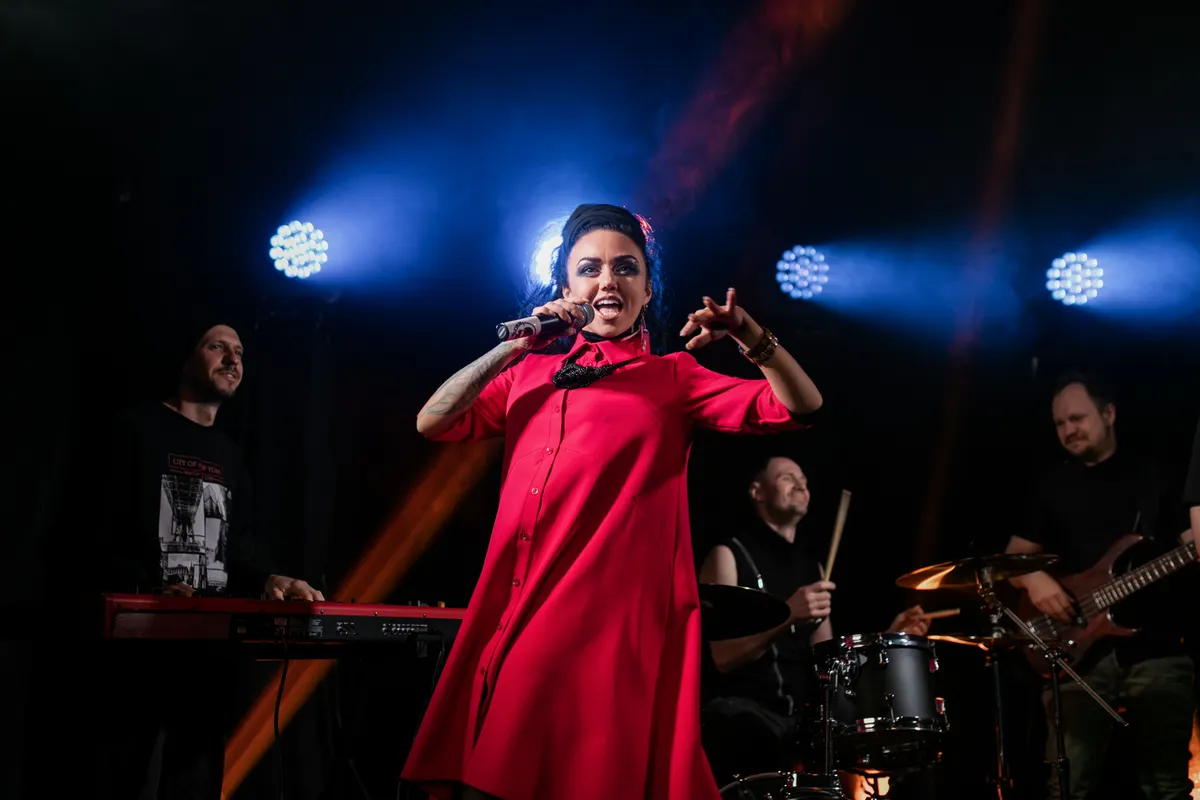The Divine Devilles | Lakeside at 5