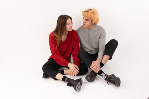 Free Young couple sitting closely, symbolizing love and companionship. Stock Photo