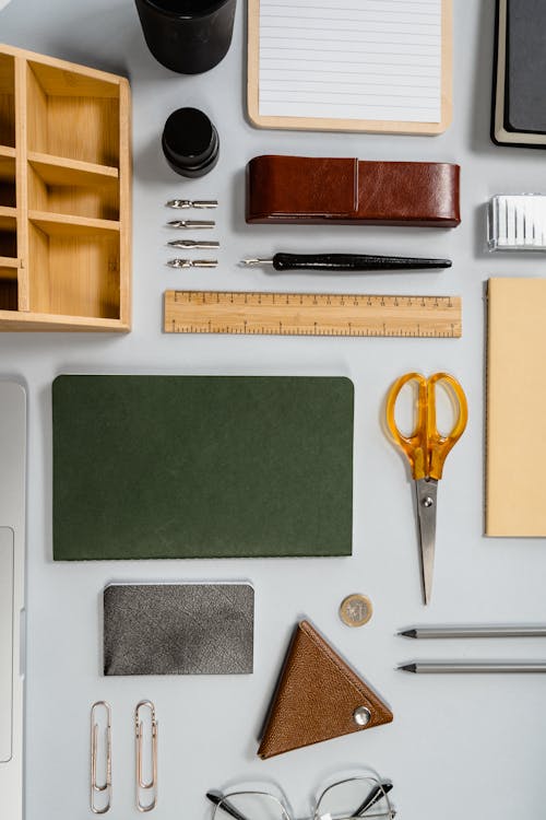 Gratis stockfoto met balpennen, bovenaanzicht, bureau