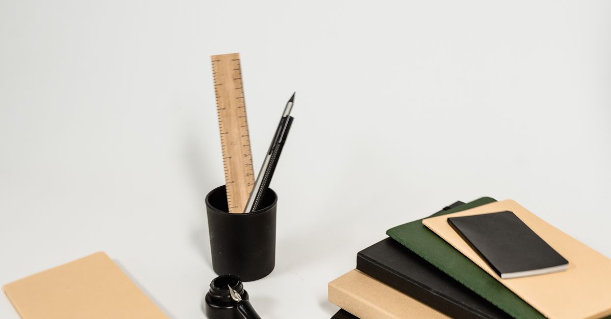Container For Ruler Pend and Ruler in a Container · Free Stock Photo