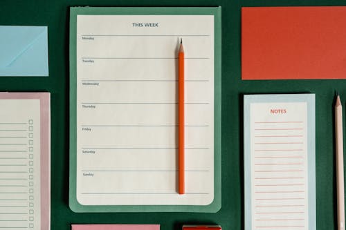 Imagine de stoc gratuită din calendar, creioane, fundal verde