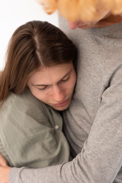 Free A loving couple embracing in a warm hug, conveying affection and closeness. Stock Photo