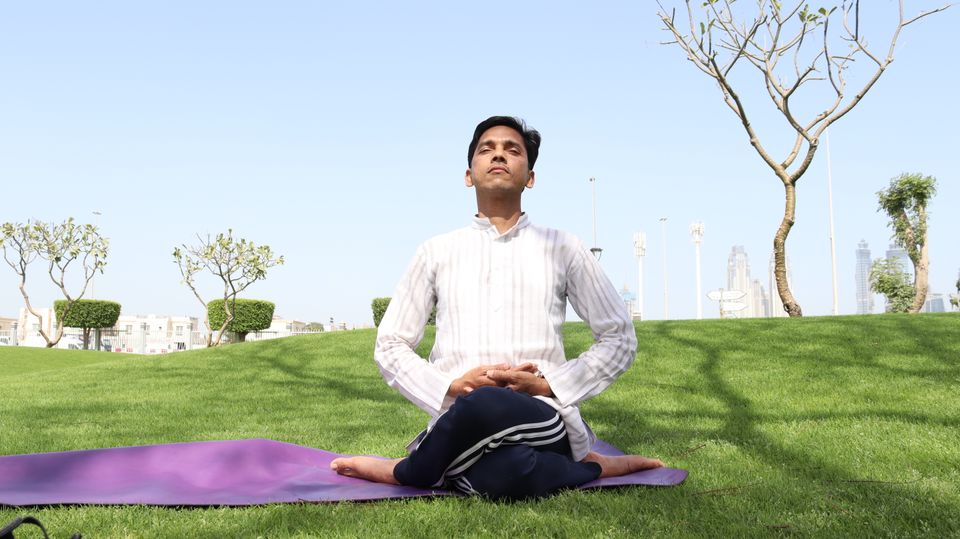 Illustration : Méditation dans un parc