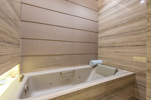 Foto profissional grátis de arquitetura, banheira, banheiro