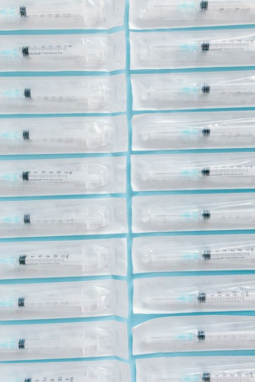 Free Pack of sterile syringes arranged neatly, ideal for medical and healthcare themes. Stock Photo