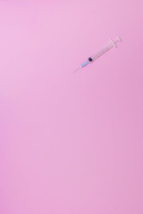 Foto stok gratis injeksi, jarum suntik, latar belakang merah jambu