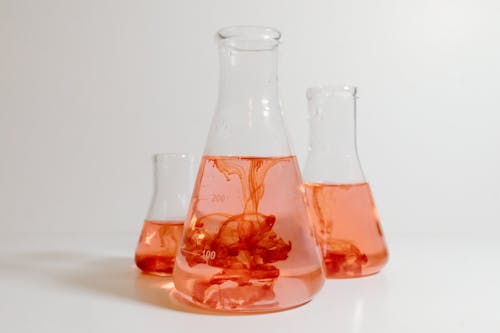 biokimya, deney, erlenmeyer şişeleri içeren Ücretsiz stok fotoğraf