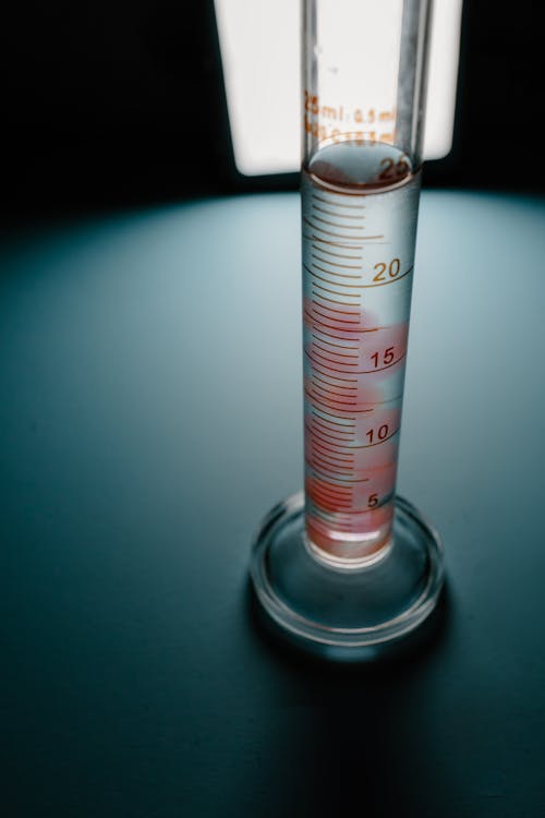 Gratis arkivbilde med glass element, gradert sylinder, laboratorieutstyr