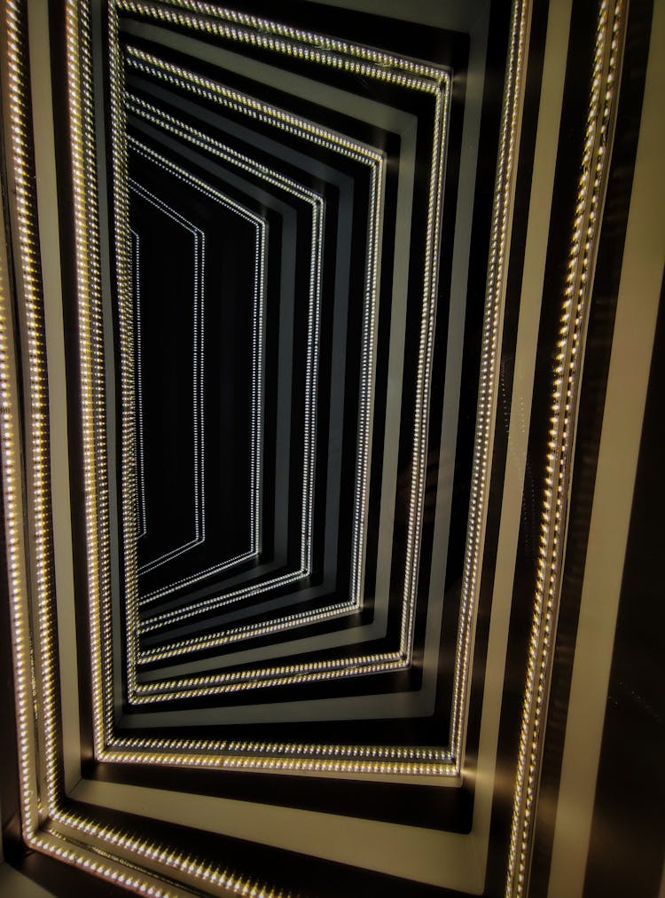 Illusion Of An Infinity Of Mirrors 