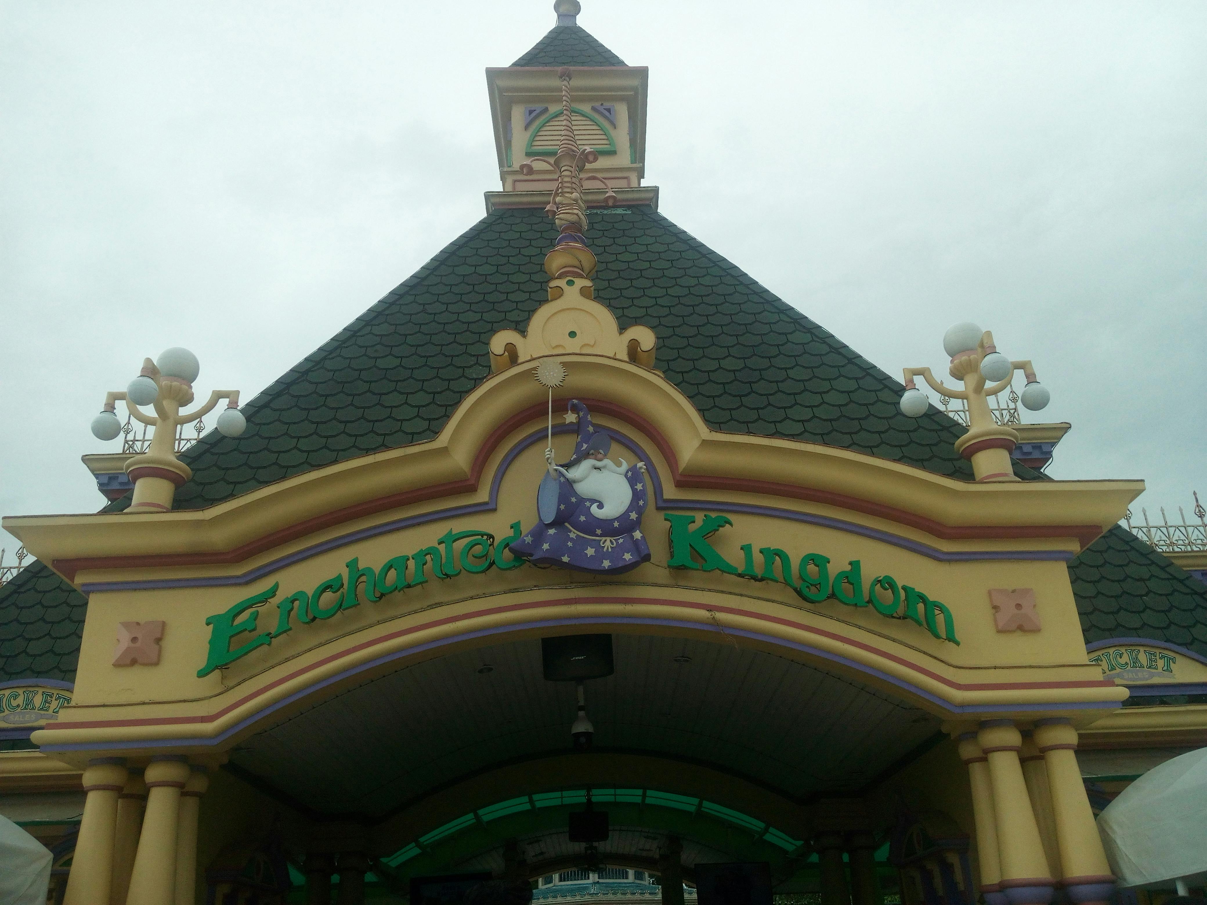 Rue animée de Fukuoka la nuit