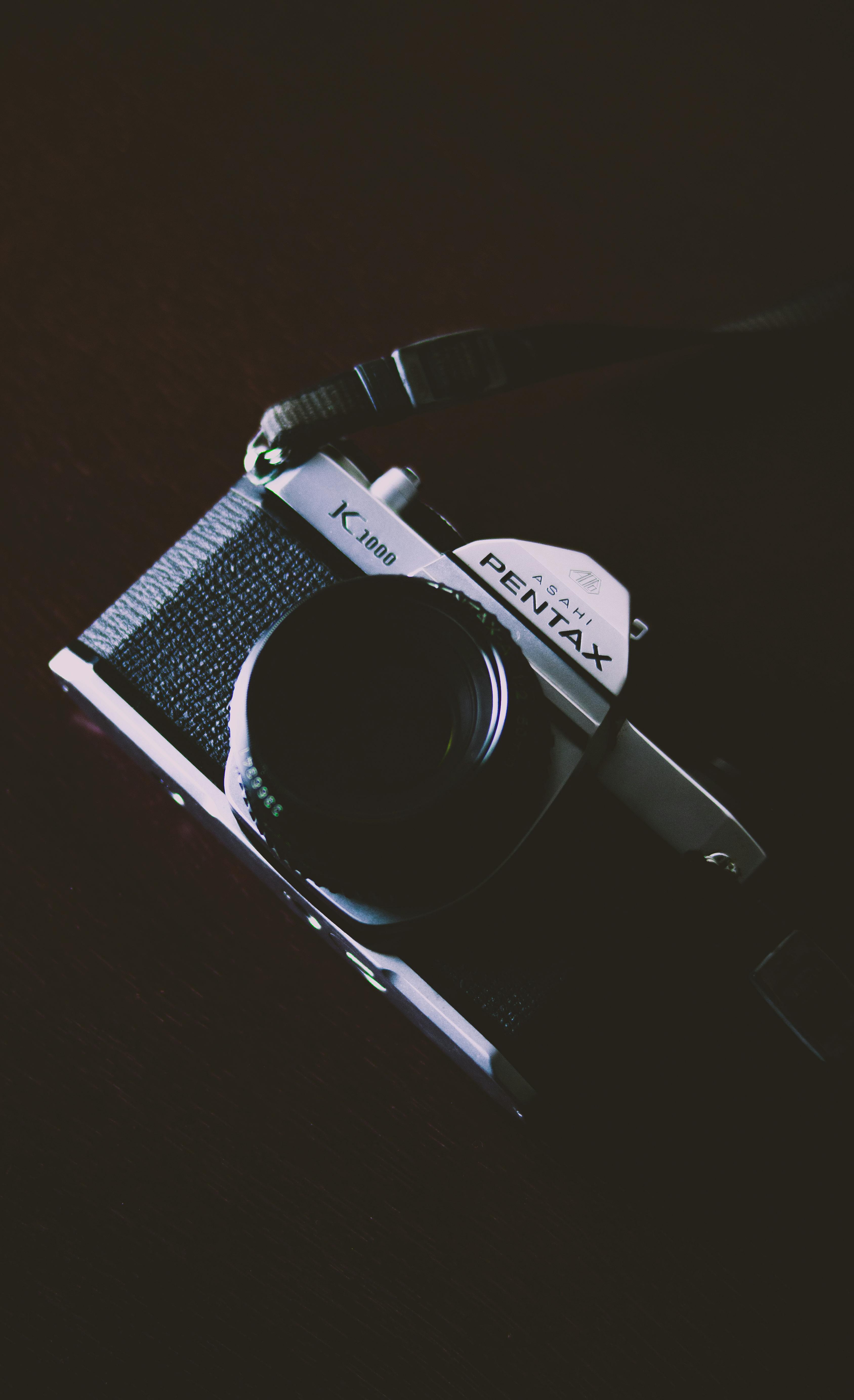 бесплатная Бесплатное стоковое фото с pentax k1000, аналоговая фотография, винтажная камера Стоковое фото