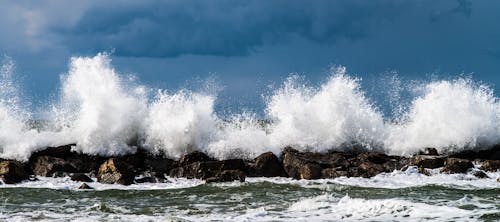 Fotografía De Olas Rompiendo