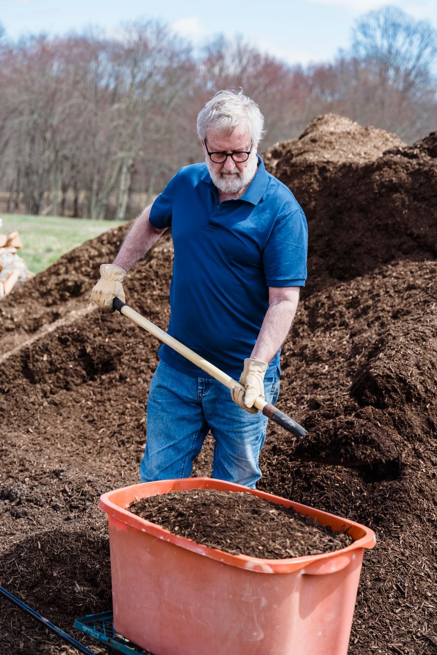 randy_applying_compost_mulch_uk_garden