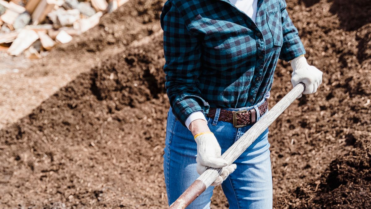Compost en été : accélérer la décomposition quand il fait chaud sans laisser le tas se dessécher - illustration