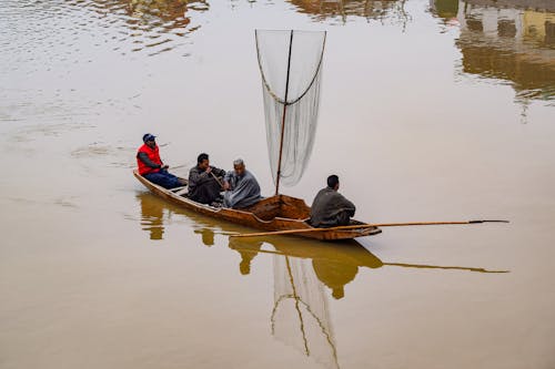 Foto profissional grátis de água, andar a cavalo, barco de pesca