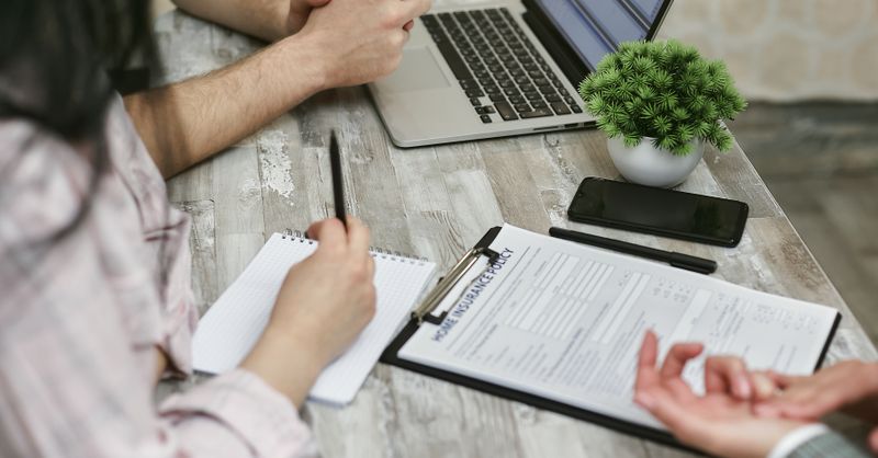Portails spécialisés en assurance dépendance : le guide essentiel pour choisir une couverture adaptée