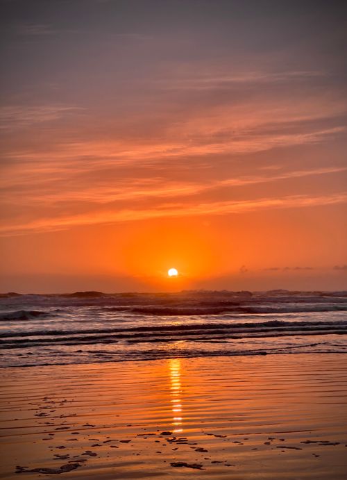 Free Experience the vibrant sunset over Otter Rock Beach, capturing nature's beauty and serene ocean views. Stock Photo