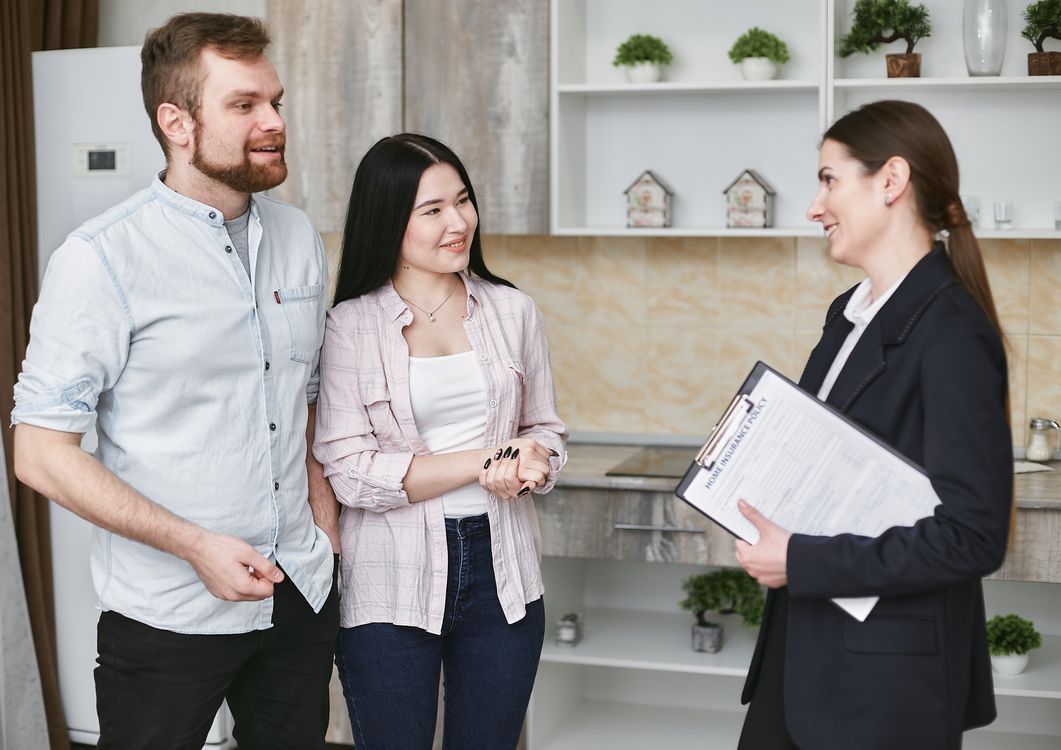 A Woman Talking to Her Clients · Free Stock Photo