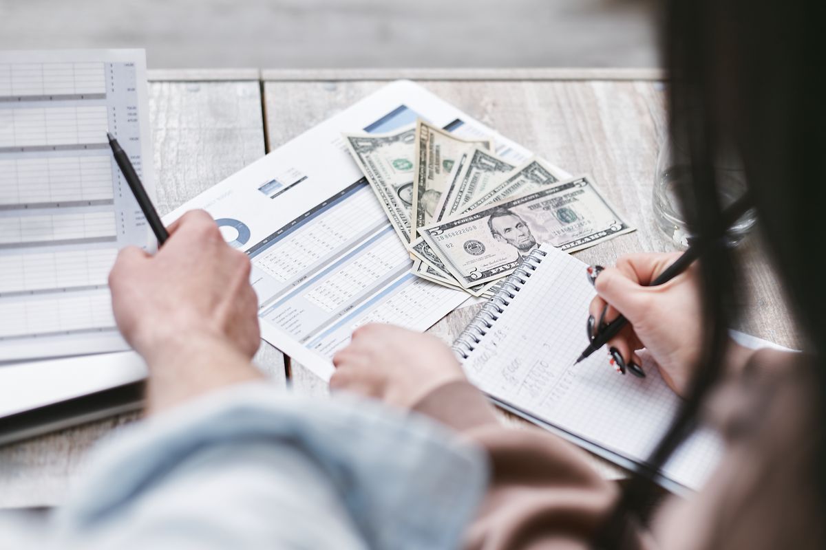 Crecimiento financiero y gráficas de metas cumplidas