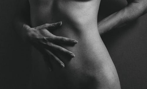 bezplatná Základová fotografie zdarma na téma černobílý, dusný, erotický Základová fotografie