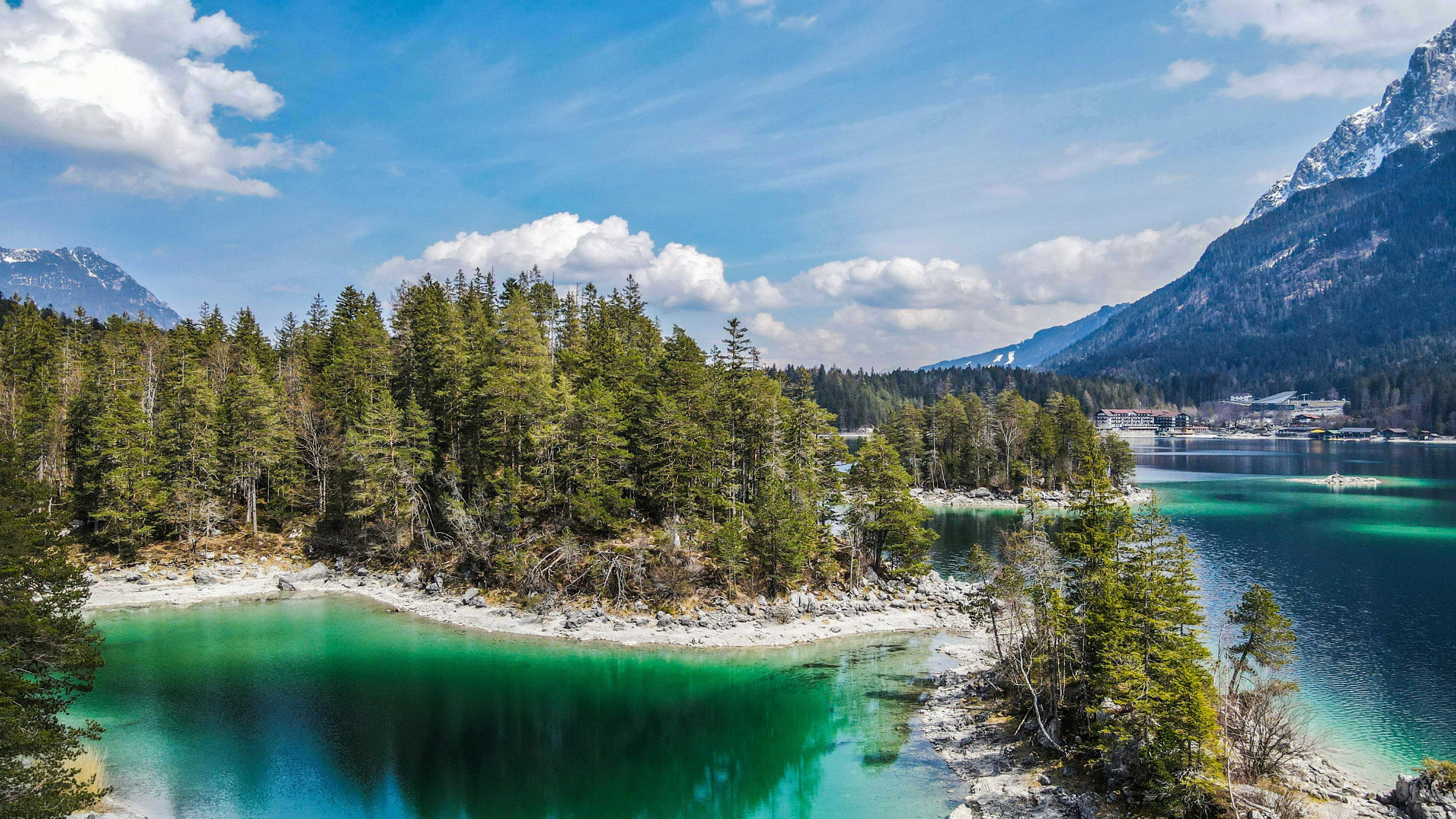 Luxury private transfer Sri Lanka - car on coastal road