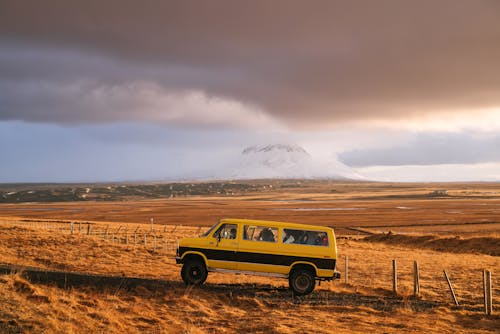 Kostenloses Stock Foto zu außerorts, auto, dämmerung