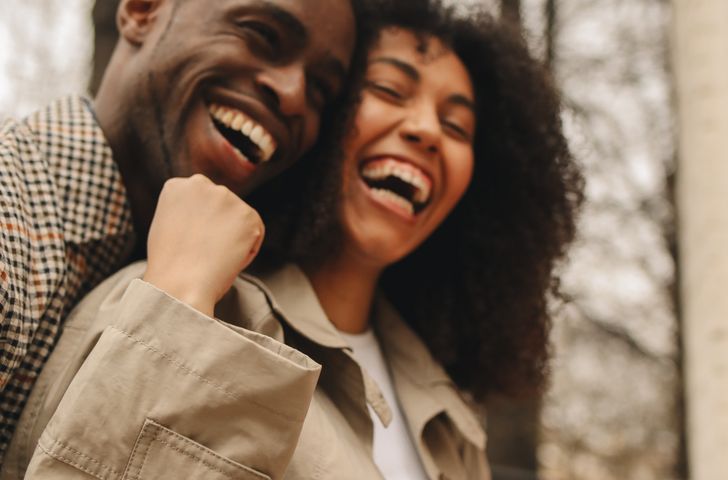 Online dating: starting a conversation on a niche platform
