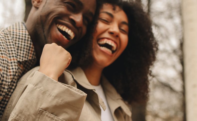 Online dating: starting a conversation on a niche platform