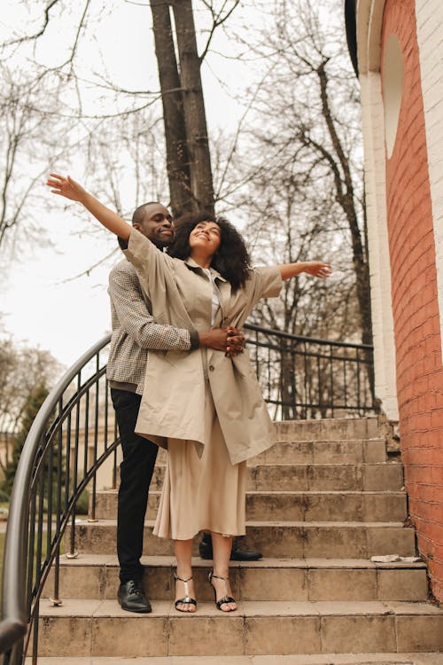 Бесплатное стоковое фото с афроамериканец пара, близость, вертикальный выстрел