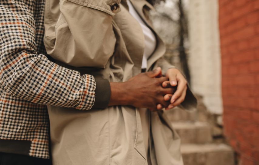 Online dating: starting a conversation on a niche platform