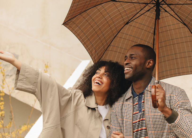 Online dating: starting a conversation on a niche platform