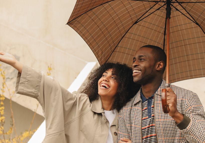 Online dating: starting a conversation on a niche platform