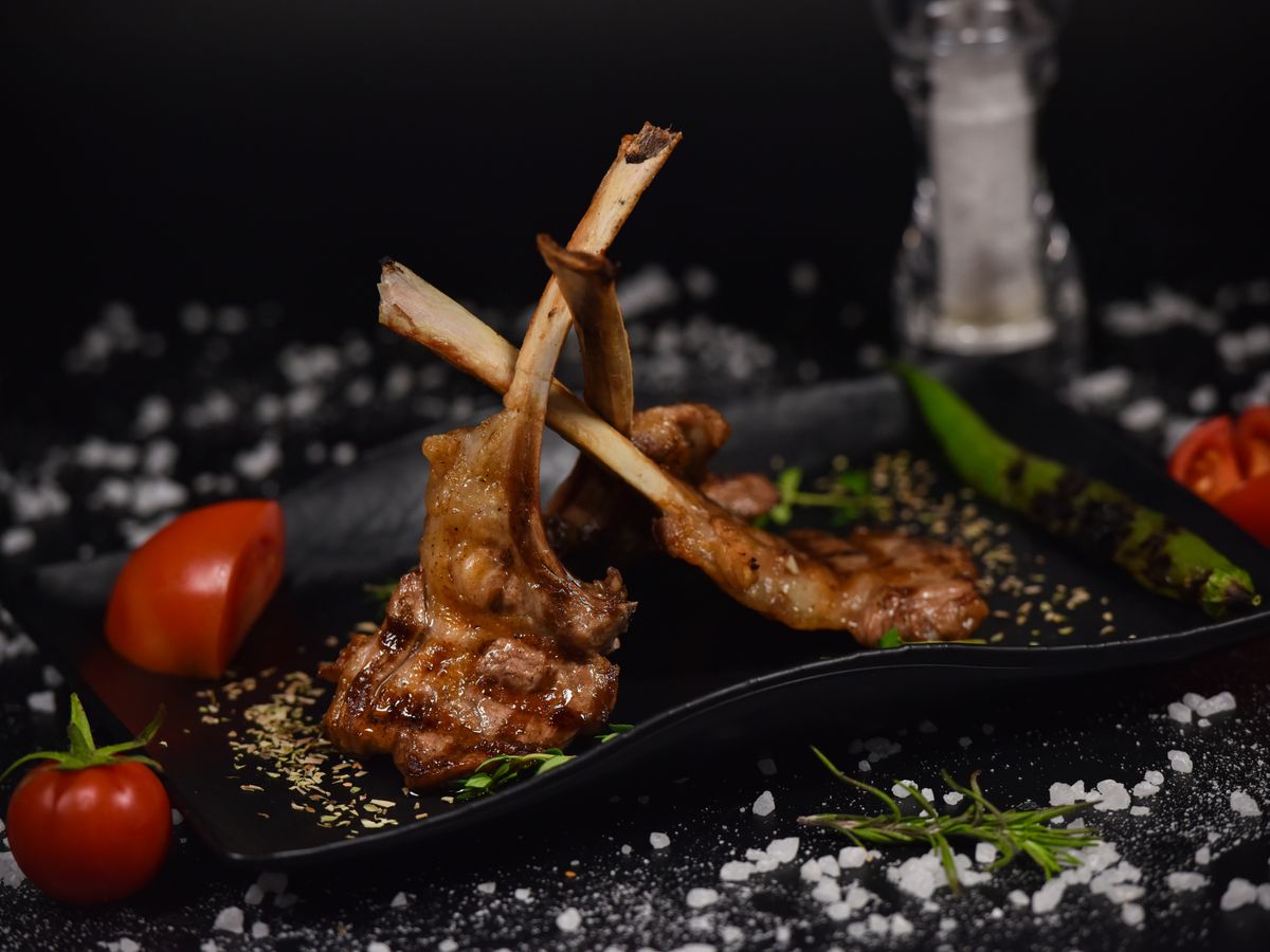 Carni alla griglia con erbe aromatiche