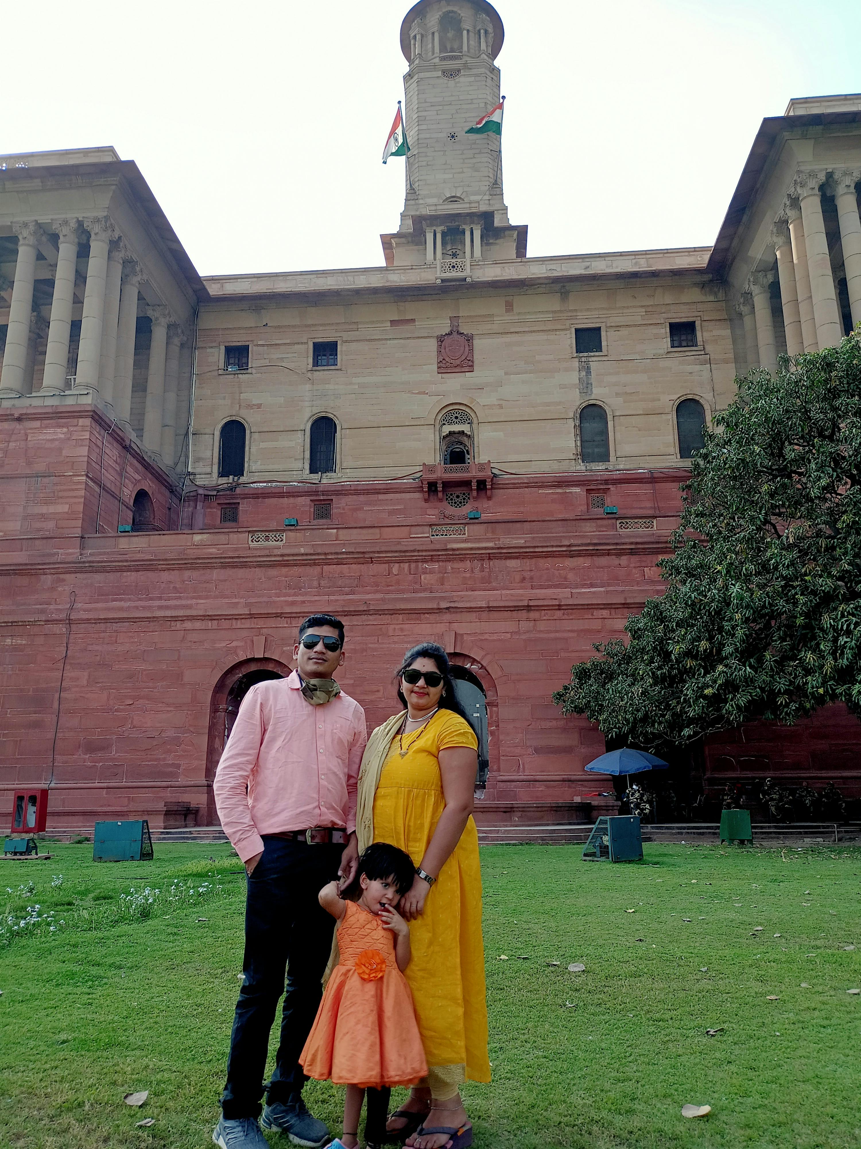 함께 식사하는 가족과 연인