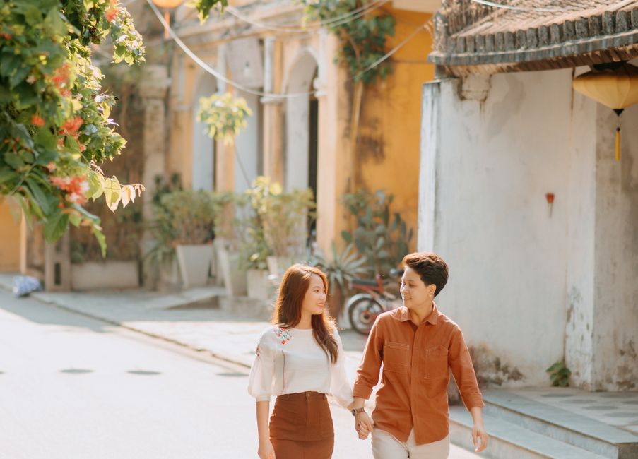 Online dating: starting a conversation on a niche platform