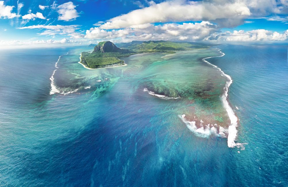 Península de Le Morne Brabant, sitio UNESCO, rodeada de océano y vegetación