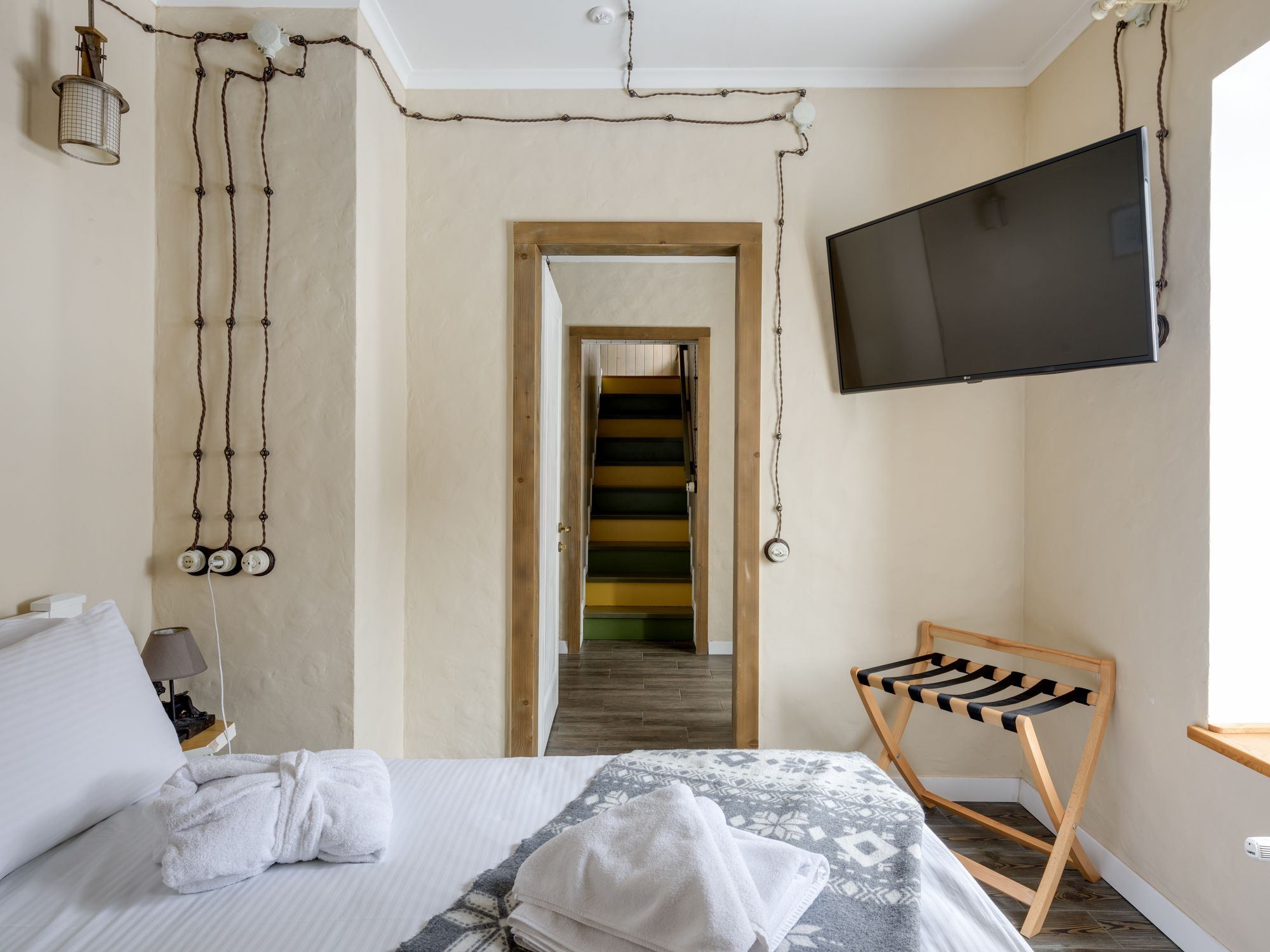 End of Tenancy Decorating in Ratcliff, Tower Hamlets — decorator refreshing a rental property between tenants