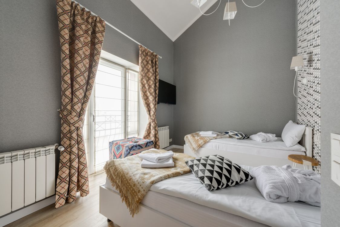 airbnb host là gì