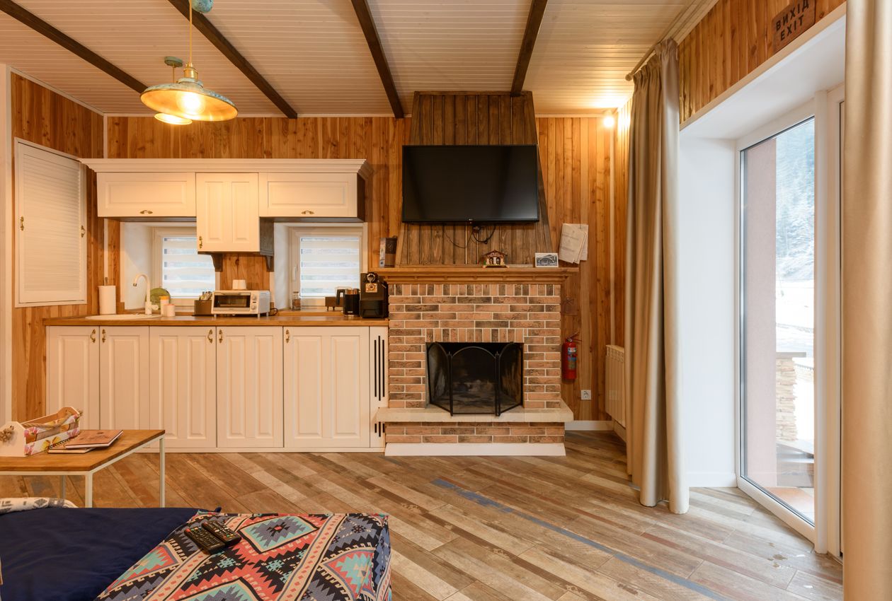 Pines and Granite Quietude: A Two-Day Architectural Cabin Retreat in New Hampshire's Monadnock Region