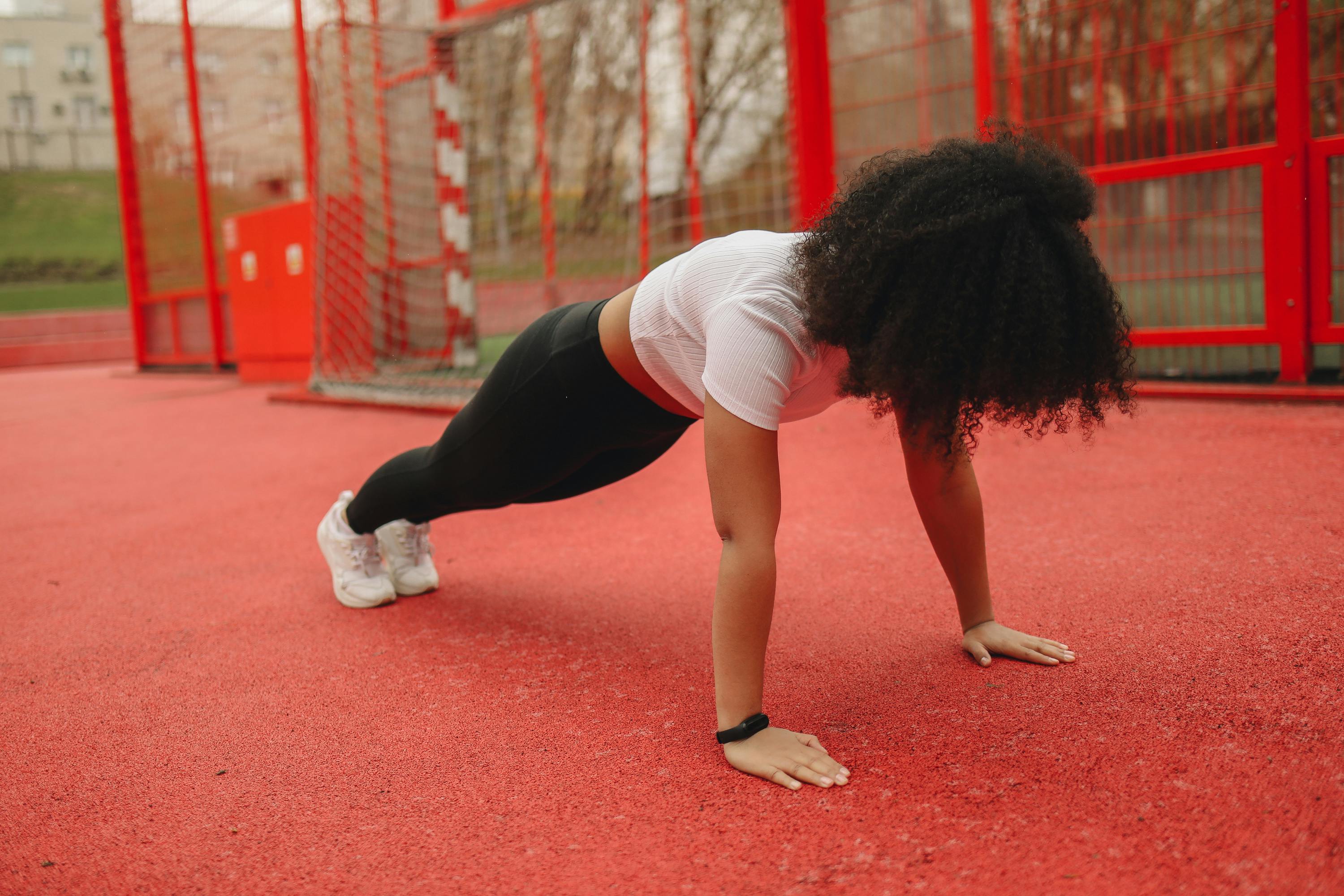 Injury prevention and recovery: When to use hot or cold compresses in an active lifestyle — Photo by Polina Tankilevitch on P