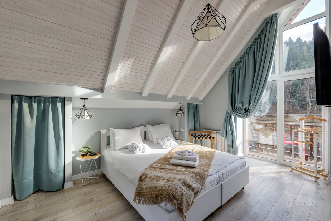 Cozy Bedroom Interior Design of Mountain House · Free Stock Photo