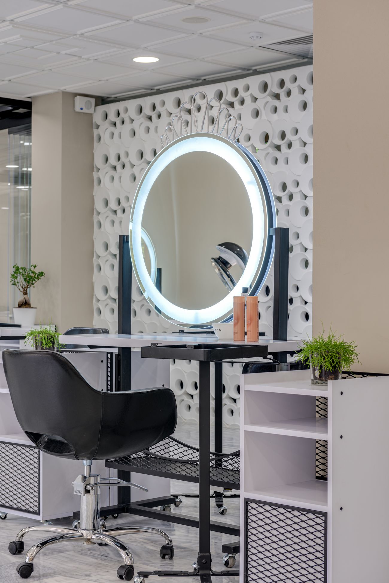 Poste de coiffure lumineux avec miroir