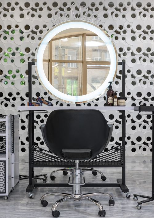 Styling chair and mirror workstation