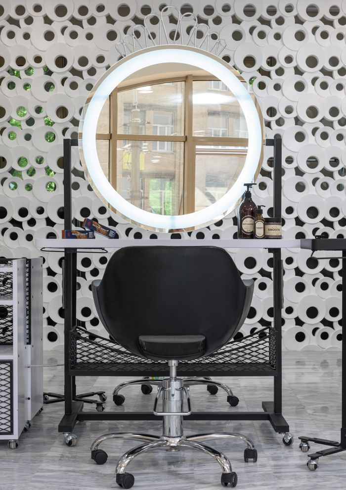 Salon chair