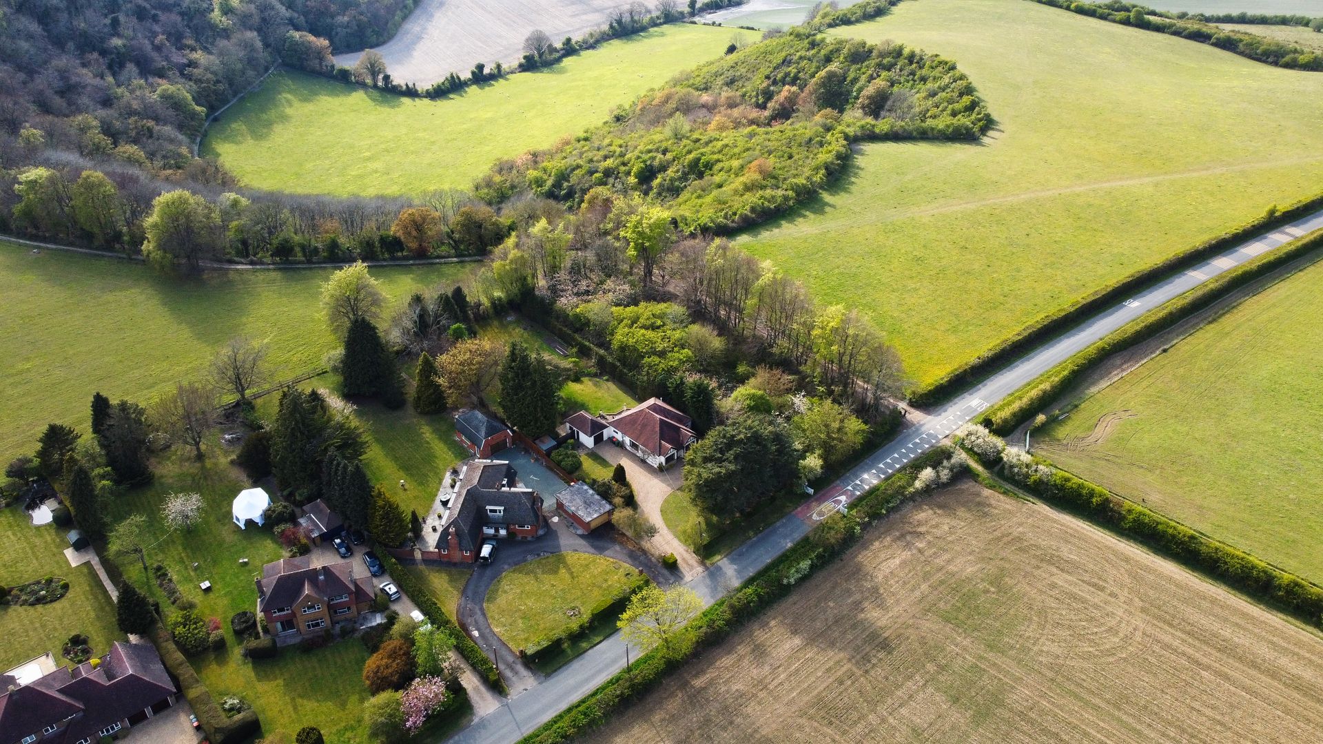 Houses beside green fields in the English countryside