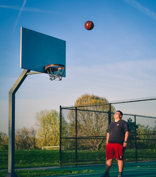 Foto d'estoc gratuïta de atleta, bàsquet, bola